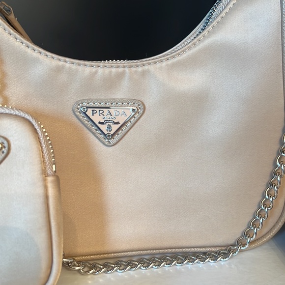 Prada Re-Edition 2005 re-nylon bag - Picture 3 of 8